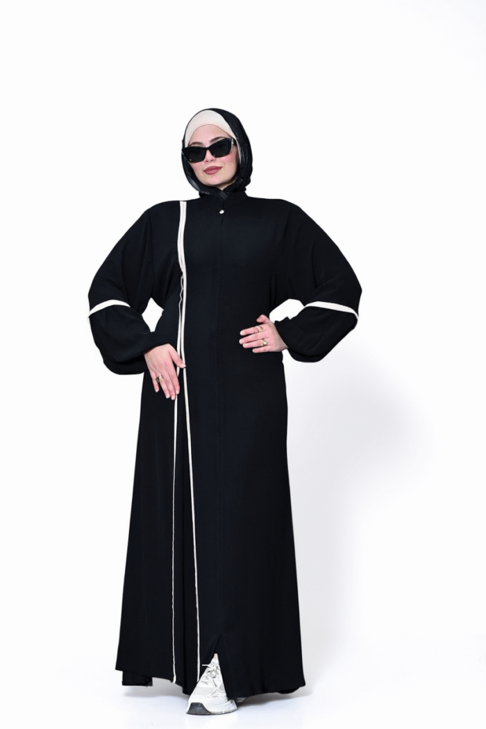 عباية سادة بلمسات بيضاء - الصورة 1